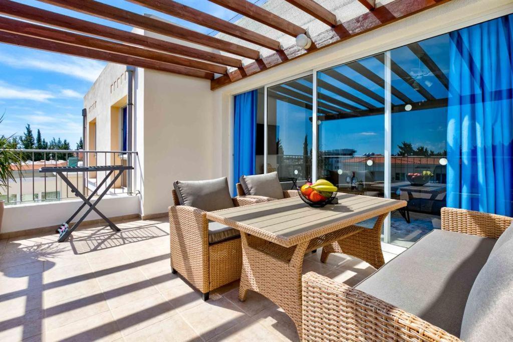 Penthouse Carina Apartment Paphos ภายนอก รูปภาพ