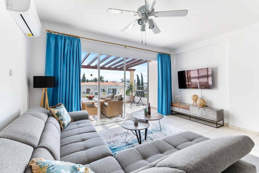 Penthouse Carina Apartment Paphos ภายนอก รูปภาพ