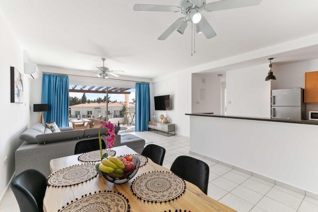 Penthouse Carina Apartment Paphos ภายนอก รูปภาพ