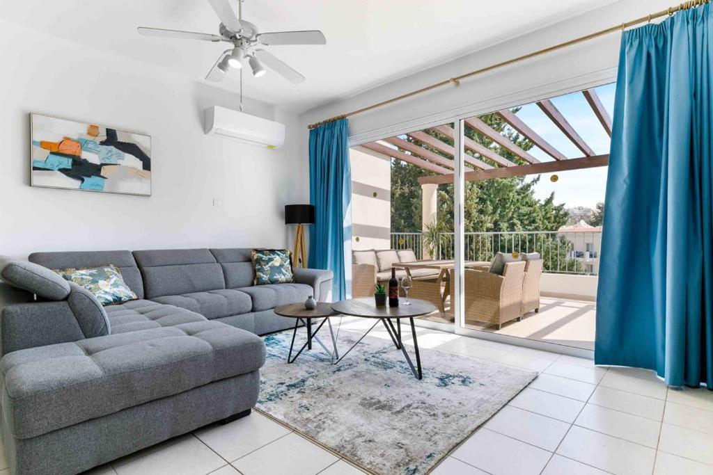 Penthouse Carina Apartment Paphos ภายนอก รูปภาพ